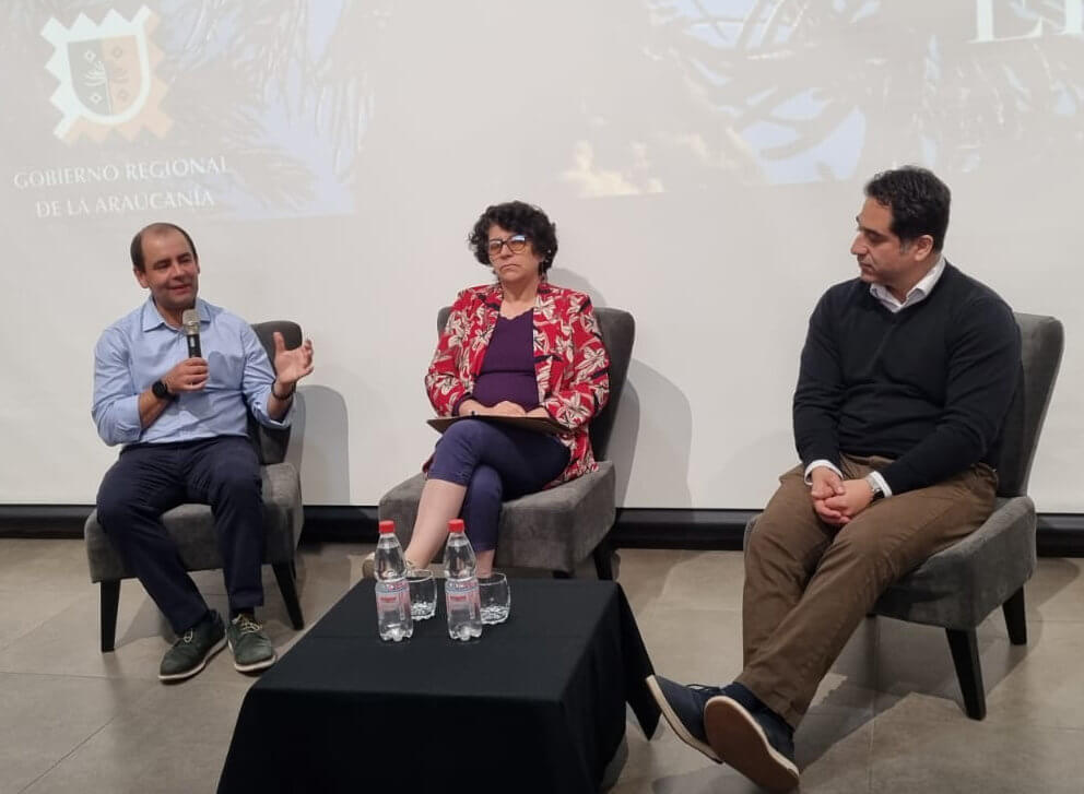 Fotografía de los integrantes del panel de discusión